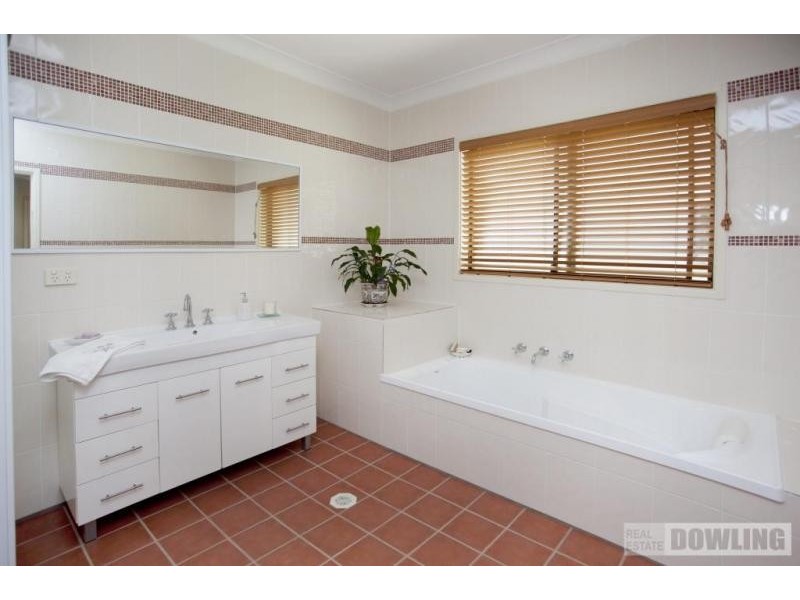 10 Lewis Drive, Medowie NSW 2318
