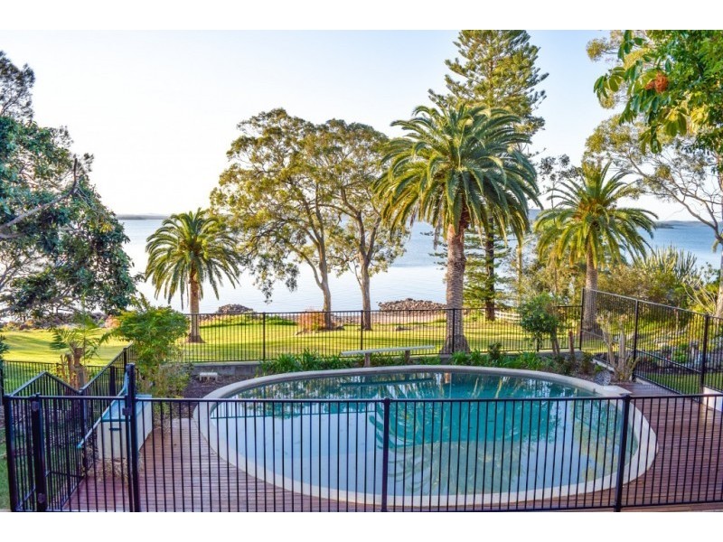 41 Caswell Crescent, Tanilba Bay NSW 2319
