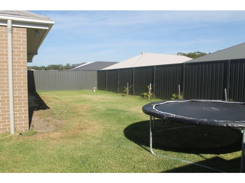 9 Sygna Street, Fern Bay NSW 2295