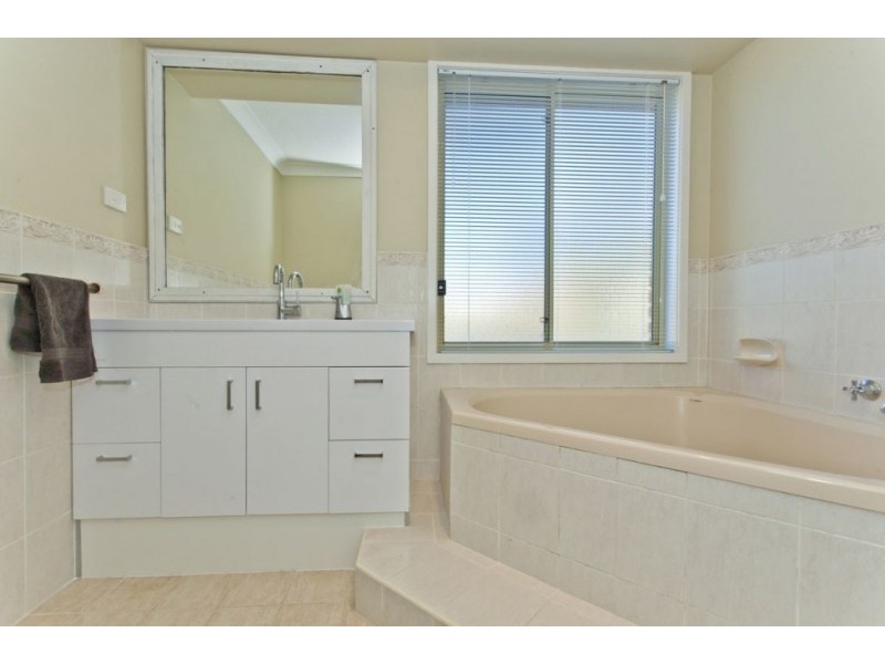 10 Sir Henry Parkes Avenue, Medowie NSW 2318