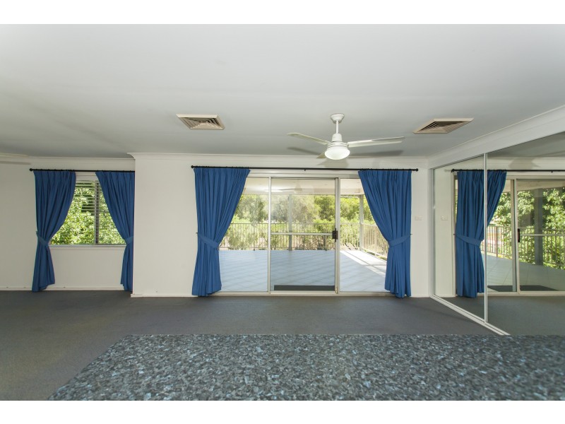 1 Oakfield Road, Salt Ash NSW 2318