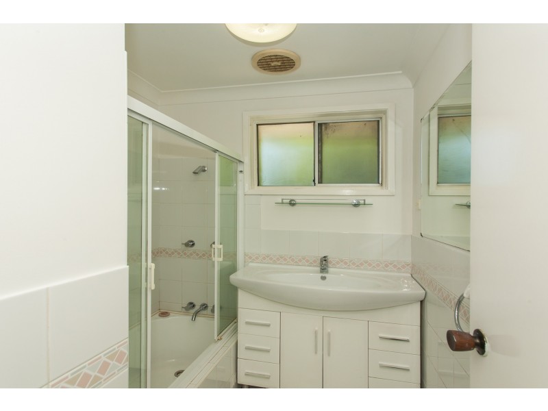 1 Oakfield Road, Salt Ash NSW 2318