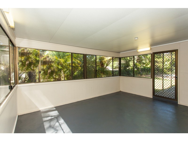 1 Oakfield Road, Salt Ash NSW 2318