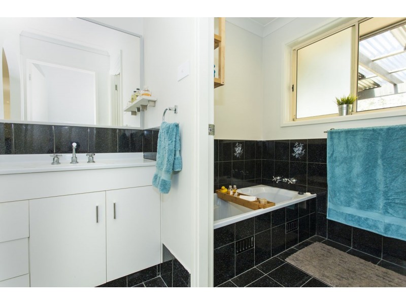 8 Laurina Street, Medowie NSW 2318