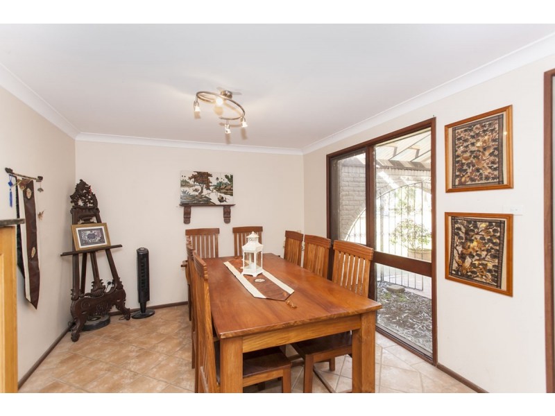 4 Robert Close, Medowie NSW 2318