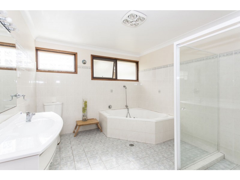 4 Robert Close, Medowie NSW 2318