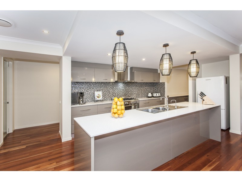 10 Carnoustie Way, Medowie NSW 2318