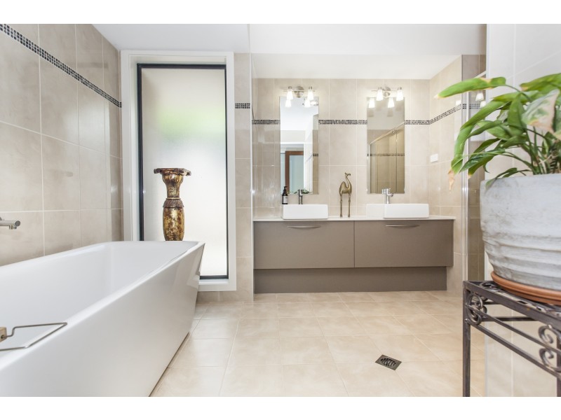 10 Carnoustie Way, Medowie NSW 2318