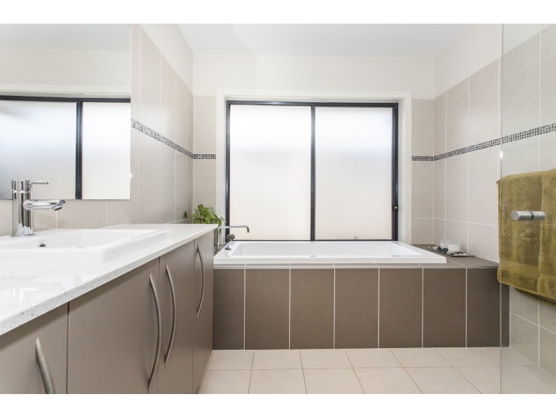 10 Carnoustie Way, Medowie NSW 2318