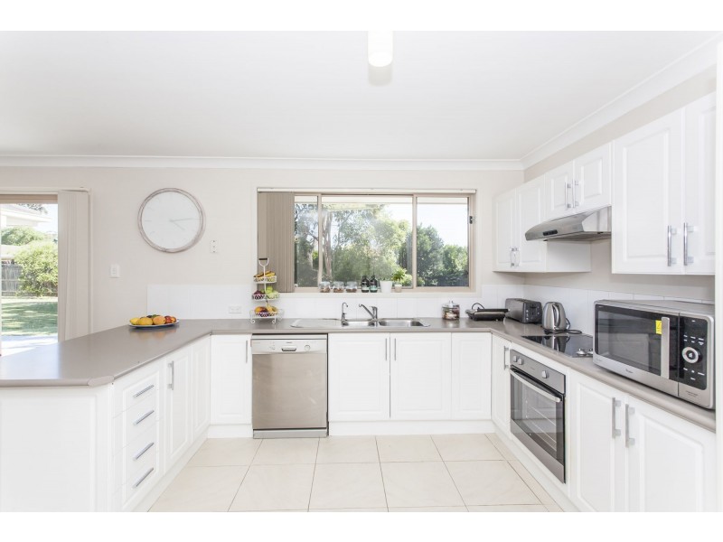 8 Sassin Crescent, Medowie NSW 2318