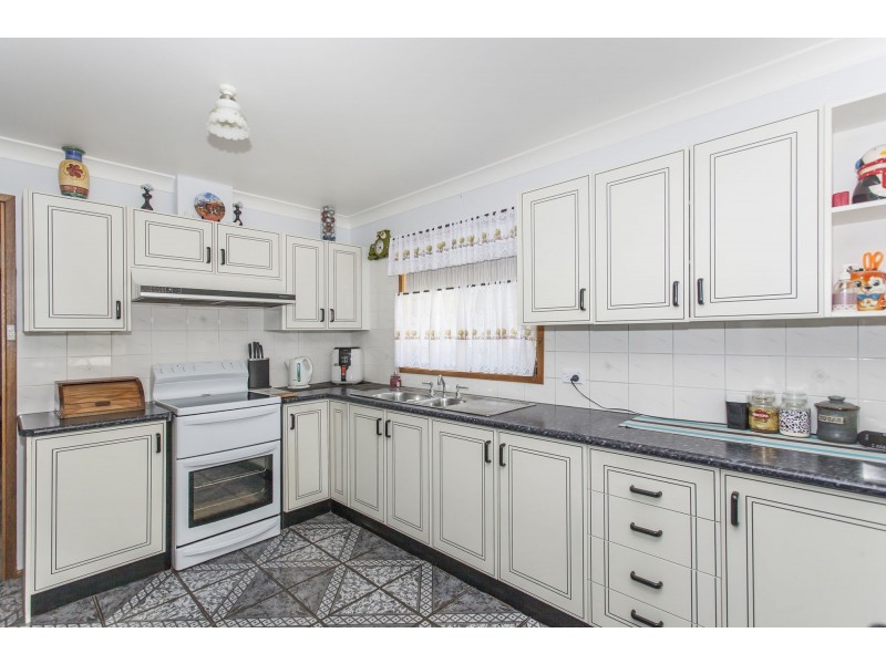 17 Rookes Road, Salt Ash NSW 2318