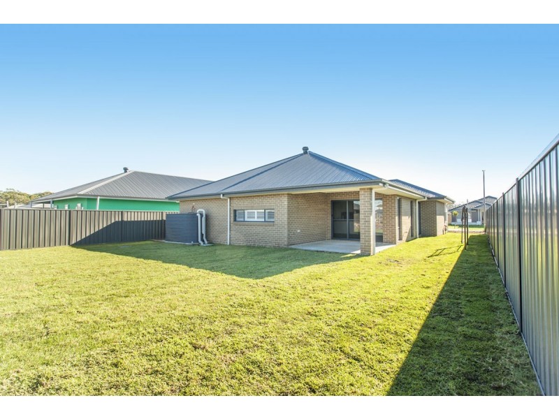 16 Rosemary Street, Fern Bay NSW 2295
