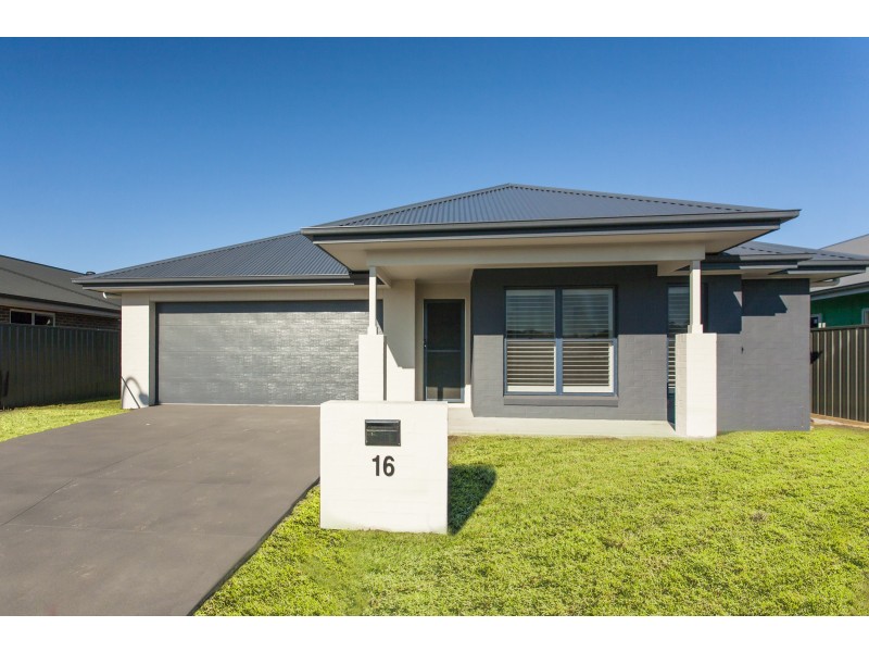 16 Rosemary Street, Fern Bay NSW 2295