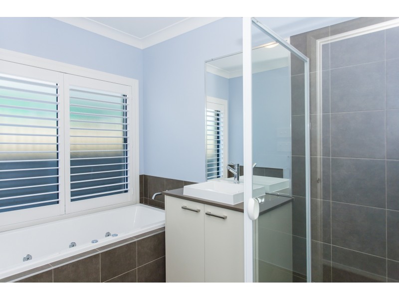 16 Rosemary Street, Fern Bay NSW 2295