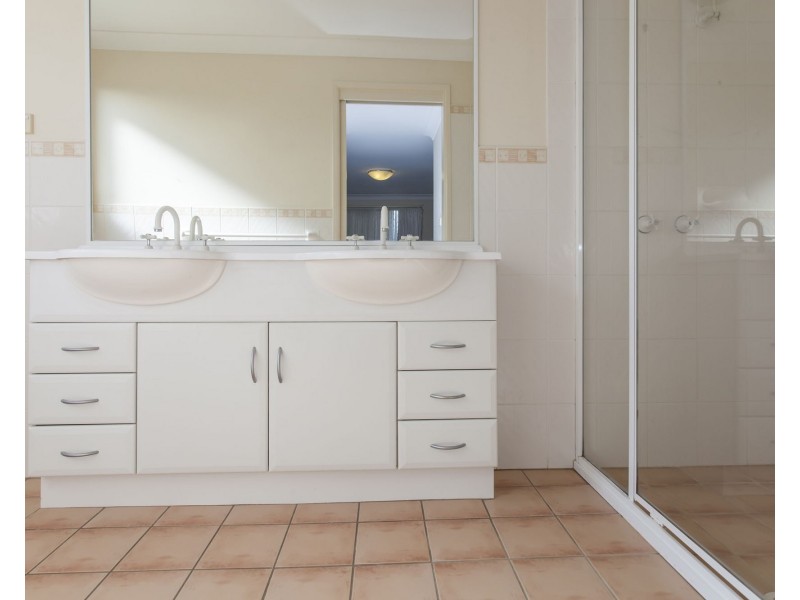 5 PAMELIA CLOSE, Medowie NSW 2318