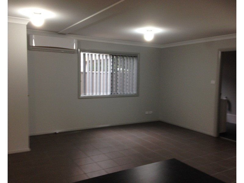 2/11 Kirrang Drive, Medowie NSW 2318