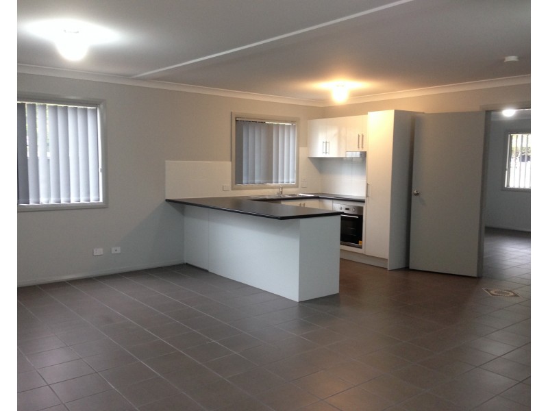 2/11 Kirrang Drive, Medowie NSW 2318