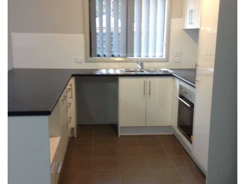 2/11 Kirrang Drive, Medowie NSW 2318