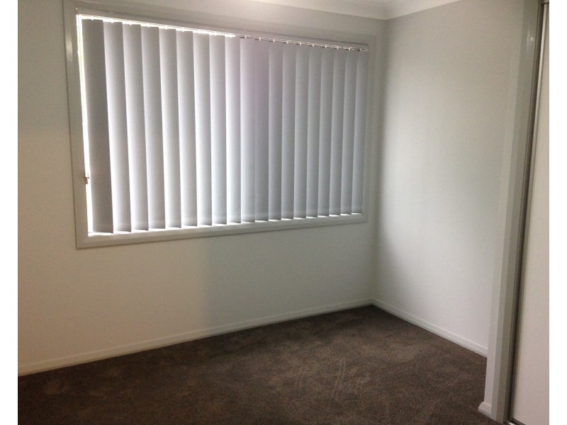 2/11 Kirrang Drive, Medowie NSW 2318