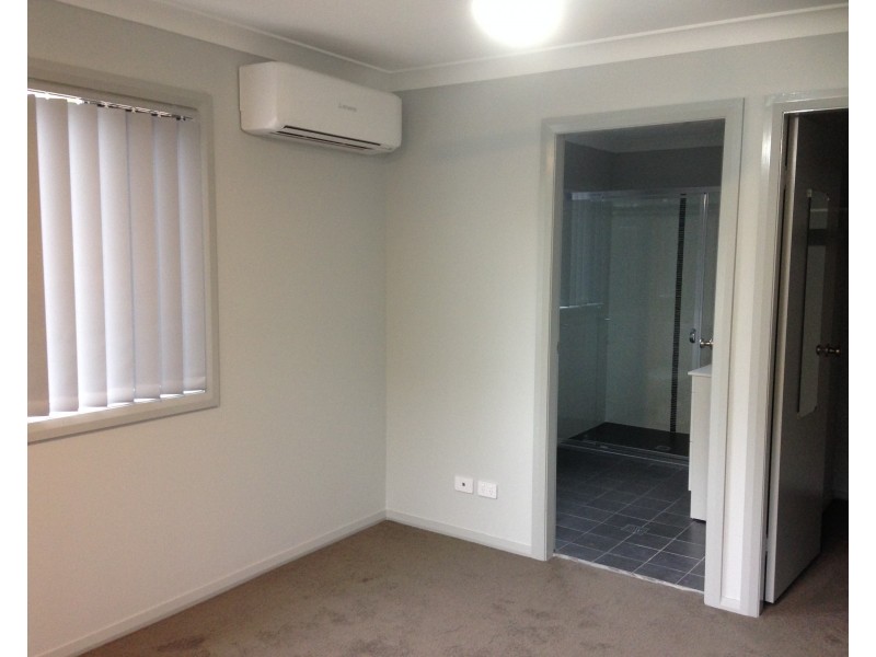 2/11 Kirrang Drive, Medowie NSW 2318