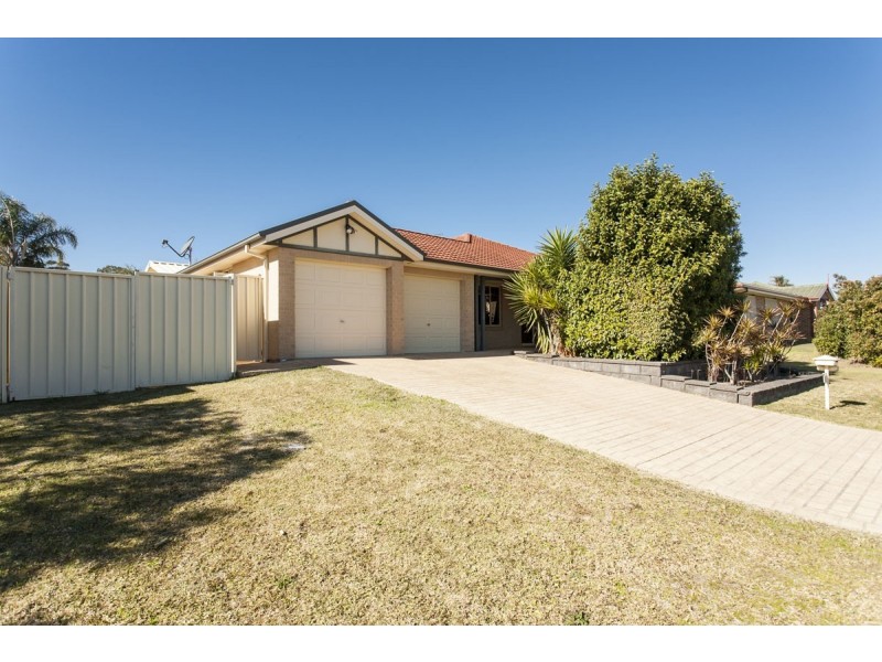 17 Grevillea Drive, Medowie NSW 2318