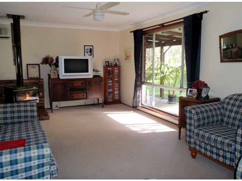 8 ABERCROMBIE Rd, Medowie NSW 2318