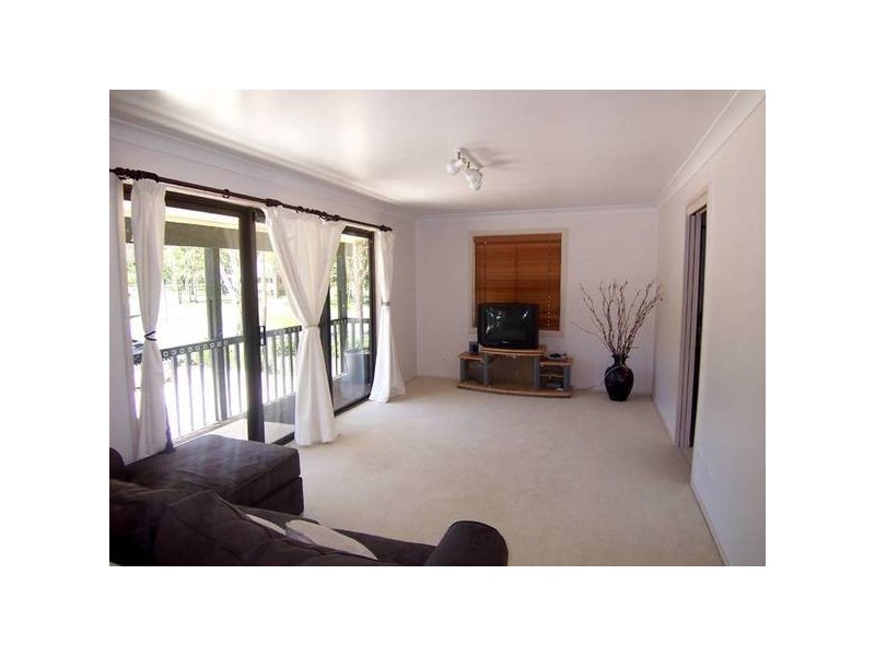 33 Lewis Drive, Medowie NSW 2318
