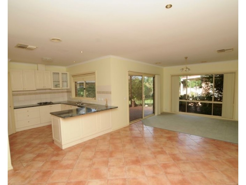 12 Collyn-Dale Drive, Wangaratta VIC 3677