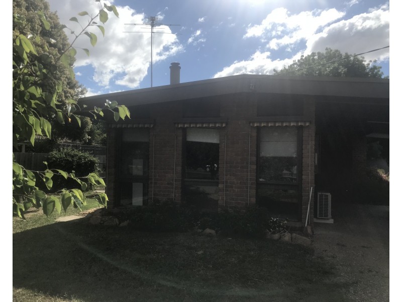 11 Simpsons Street, Oxley VIC 3678