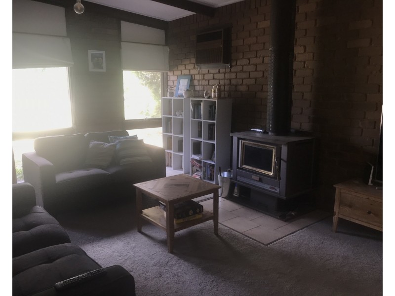 11 Simpsons Street, Oxley VIC 3678