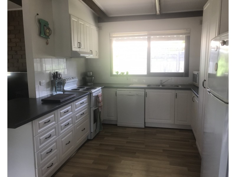 11 Simpsons Street, Oxley VIC 3678