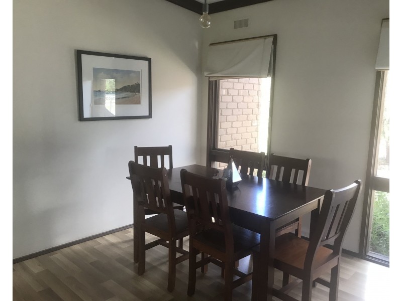 11 Simpsons Street, Oxley VIC 3678