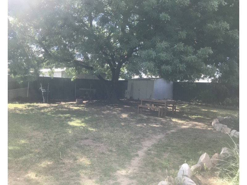 11 Simpsons Street, Oxley VIC 3678