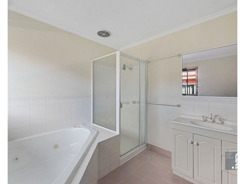 8 Milnes Creek Drive, Wangaratta VIC 3677