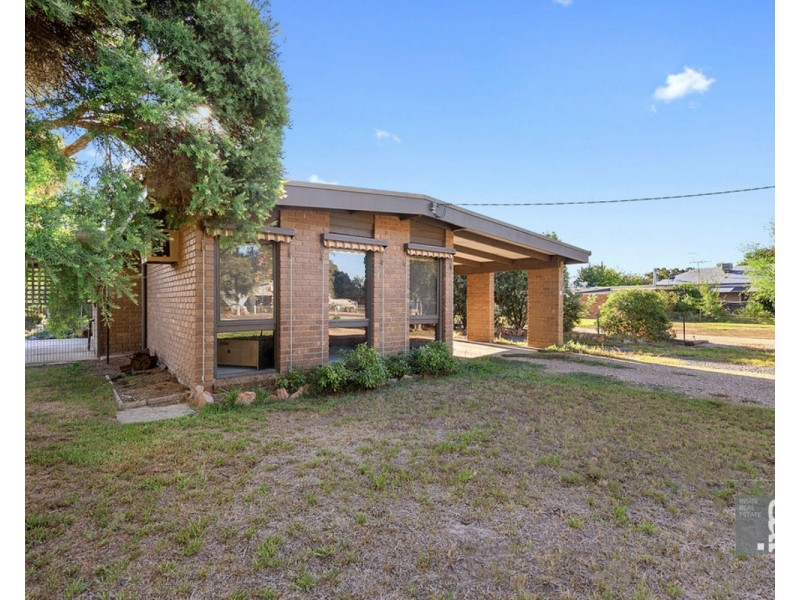 11 Simpson Street, Oxley VIC 3678