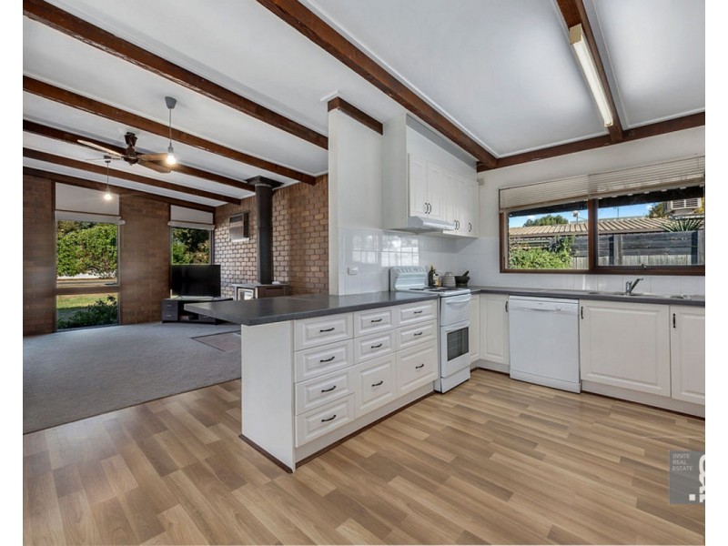 11 Simpson Street, Oxley VIC 3678