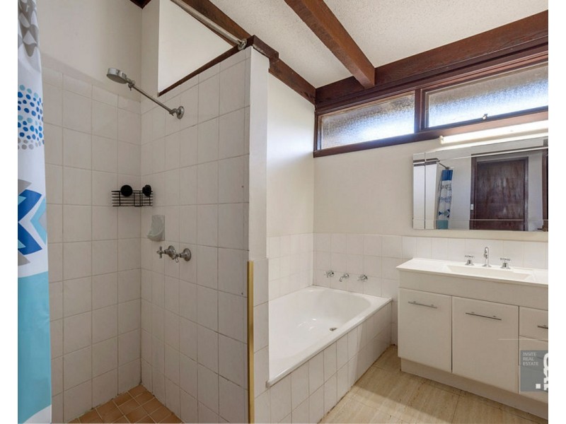 11 Simpson Street, Oxley VIC 3678