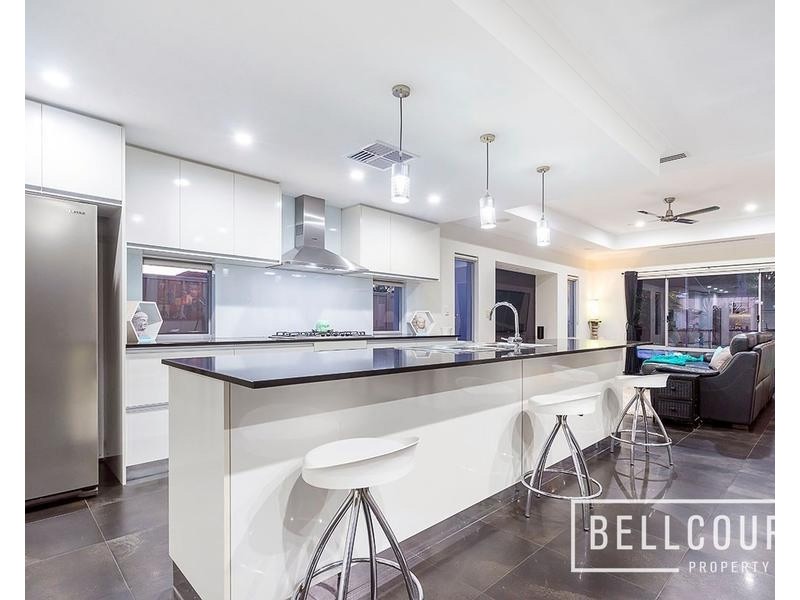 12A Henning Crescent, Manning WA 6152