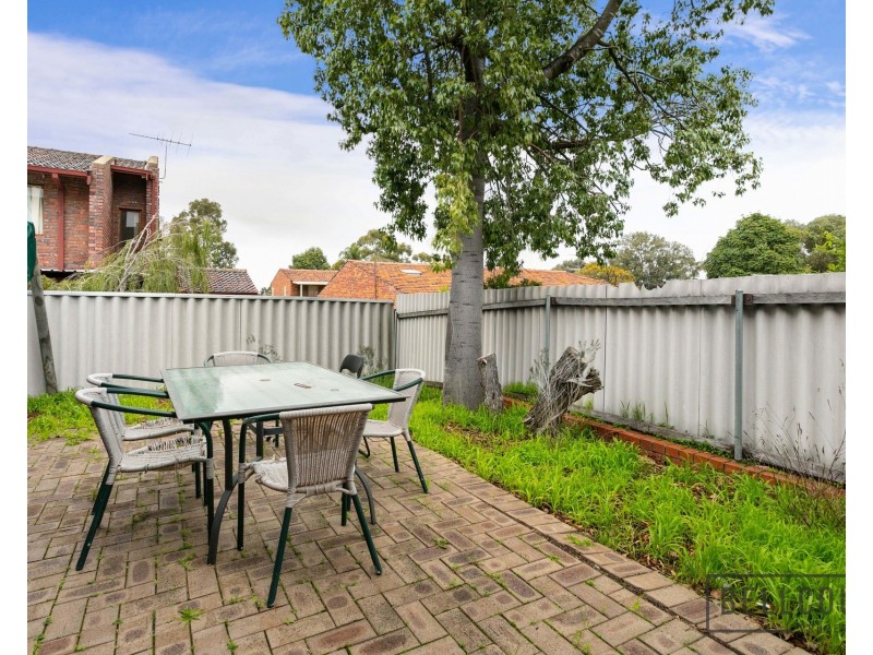 2/15 Coolidge Street, Como WA 6152