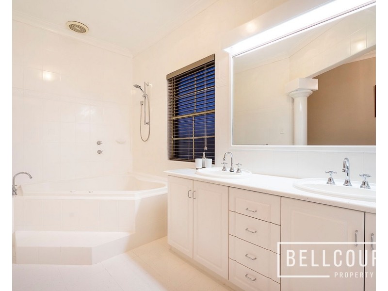 12 Artane Court, Waterford WA 6152