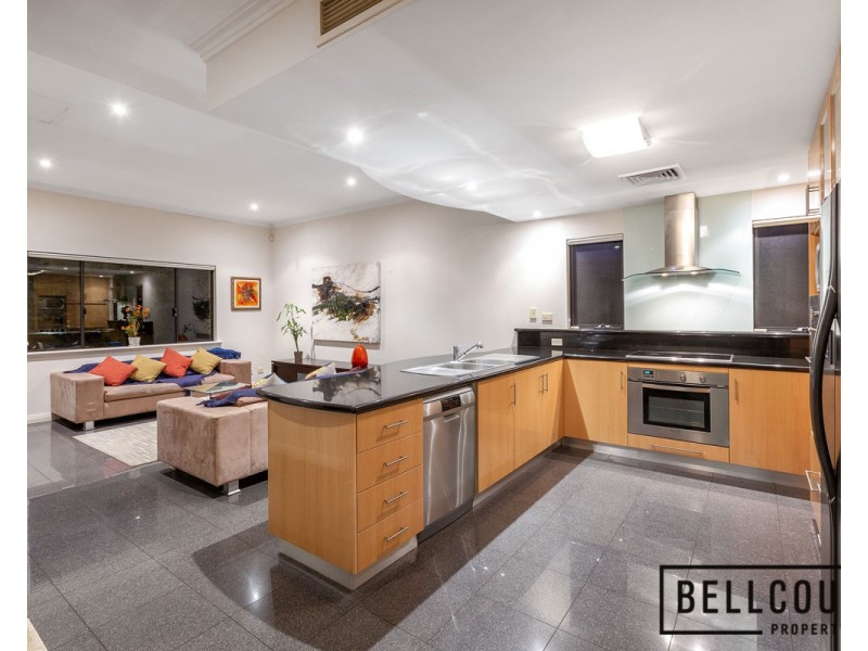 17 Stitfold Promenade, Salter Point WA 6152