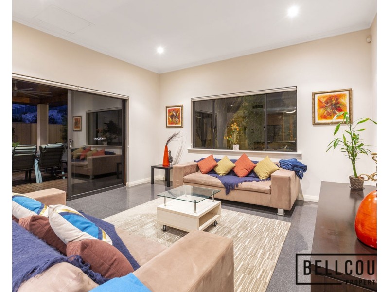 17 Stitfold Promenade, Salter Point WA 6152