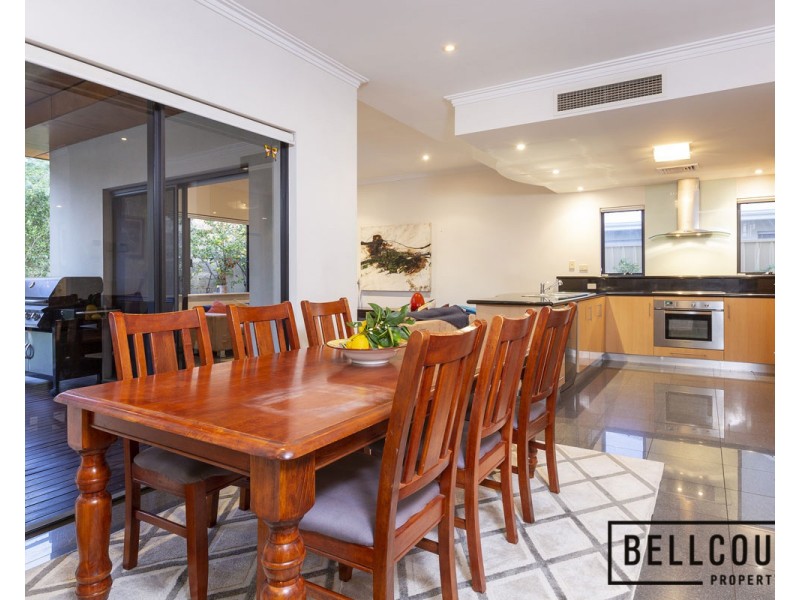 17 Stitfold Promenade, Salter Point WA 6152