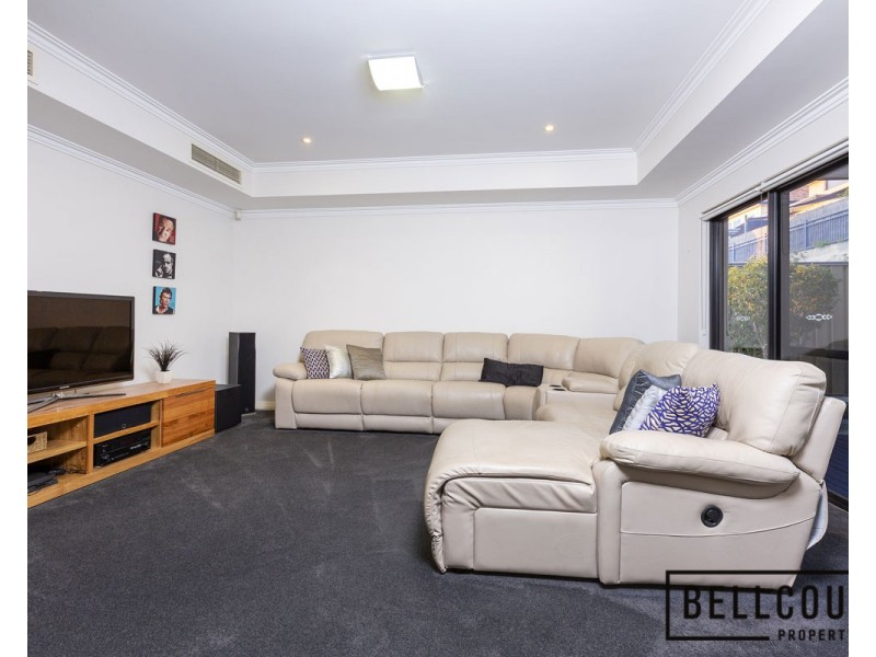 17 Stitfold Promenade, Salter Point WA 6152