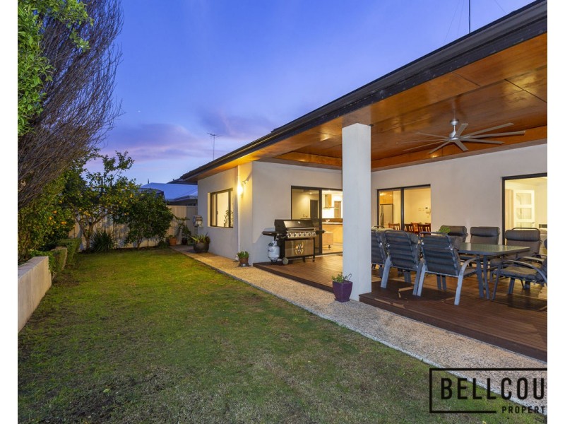 17 Stitfold Promenade, Salter Point WA 6152
