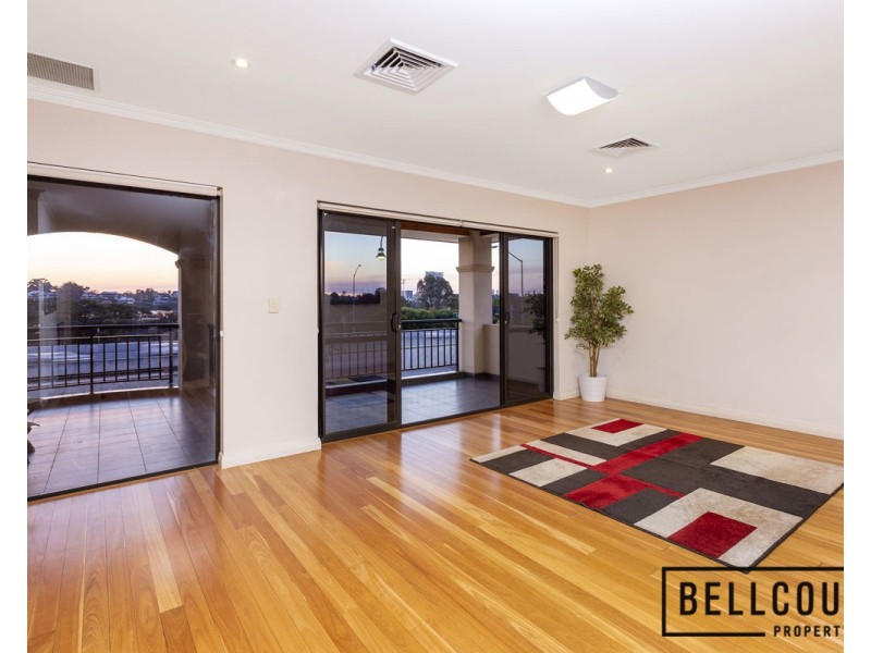 17 Stitfold Promenade, Salter Point WA 6152