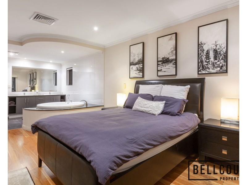 17 Stitfold Promenade, Salter Point WA 6152