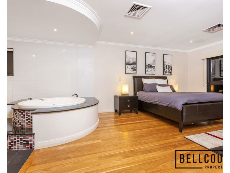 17 Stitfold Promenade, Salter Point WA 6152