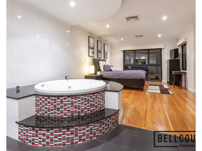 17 Stitfold Promenade, Salter Point WA 6152