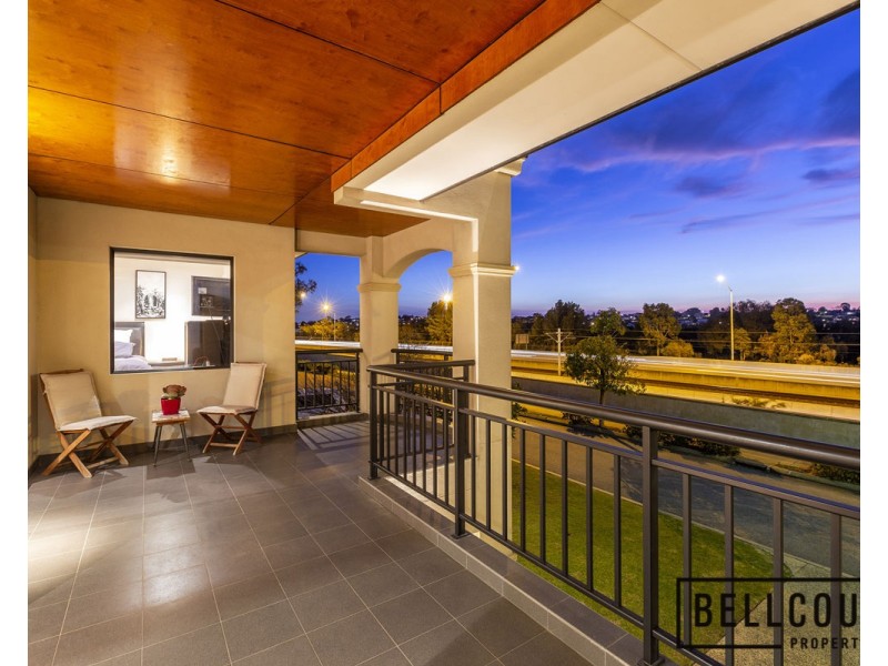17 Stitfold Promenade, Salter Point WA 6152